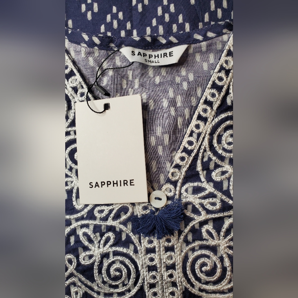 Elegant Blue and White Long Embroidered Kurta Size: S - Picture 2 of 9